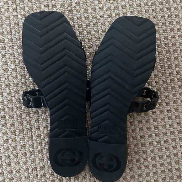 Gucci Black Rubber Chain Slide Sandals Size 37 | Logo Embossed Jelly Flats | NWT - Picture 4 of 7